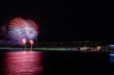 Üzerinde 14 Temmuz Nice Day kutlamaları havai fişek