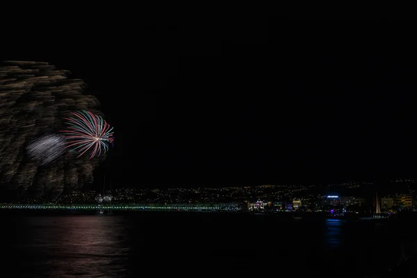 Fogos de artifício nas celebrações do dia 14 de julho em Nice — Fotografia de Stock