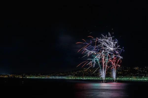 Ohňostroje na oslavách dne 14. července v Nice — Stock fotografie