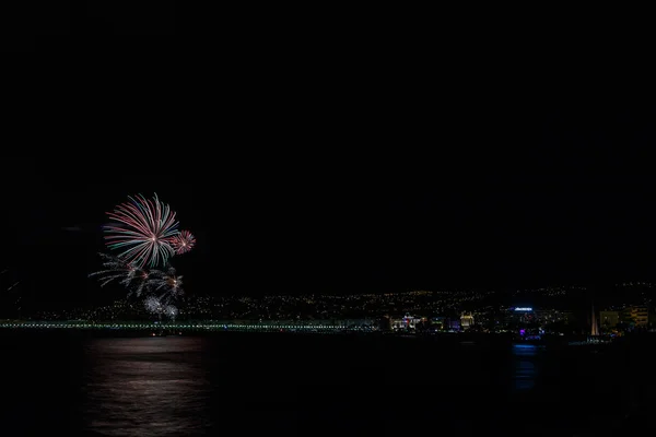 Fuegos artificiales en las celebraciones del día 14 de julio en Niza — Foto de Stock