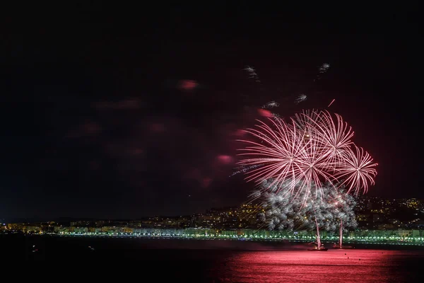 Fuegos artificiales en las celebraciones del día 14 de julio en Niza — Foto de Stock