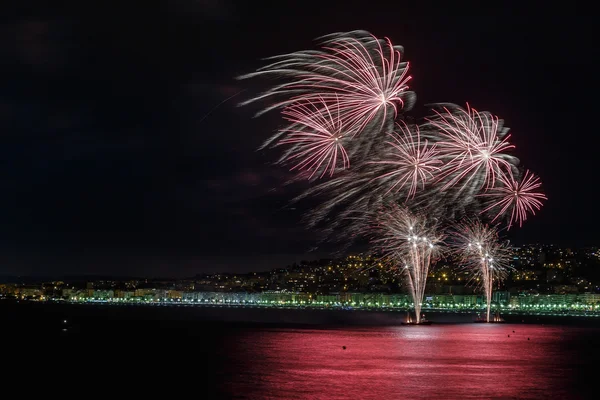 Feuerwerk am Tag Feiern 14. Juli in schön — Stockfoto