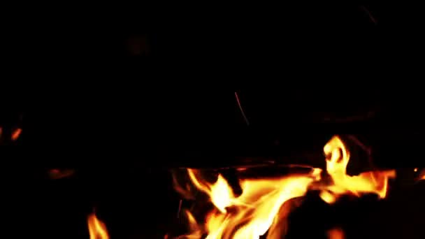 Feuer brennt mit Flammen — Stockvideo