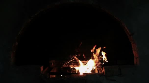 Feuer brennt mit Flammen — Stockvideo