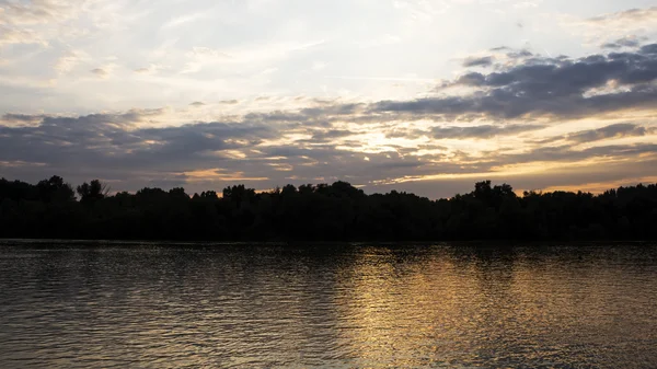 川での夕日 — ストック写真