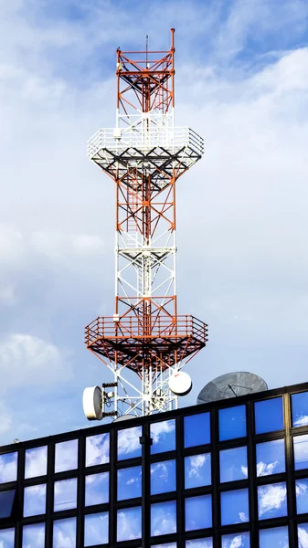 Antenna sull'edificio — Foto Stock