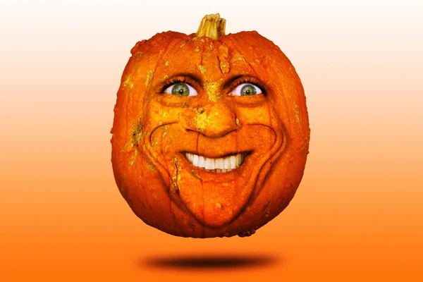 Abóbora Halloween Com Rosto Sorridente Isolado Fundo Laranja — Fotografia de Stock