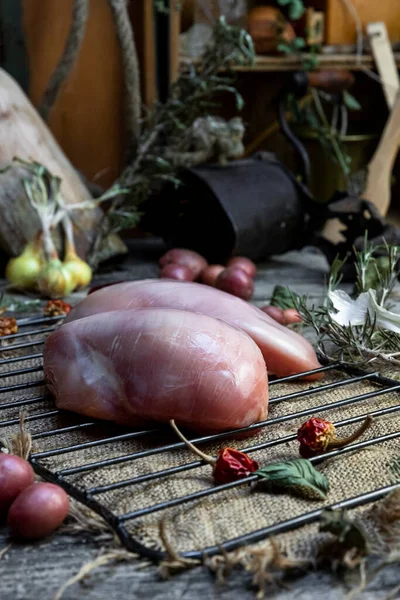 Pechuga Fresca Pollo Crudo Con Hierbas Especias Cocina —  Fotos de Stock