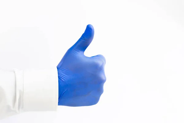 Doctor Vistiendo Guante Látex Azul Dando Pulgares Hacia Arriba Signo — Foto de Stock