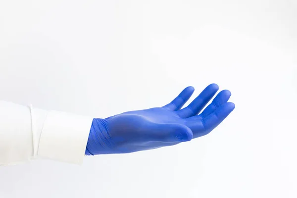Доктор Голубой Латексной Перчатке Открытая Рука Белый Фон Копирование Пространства — стоковое фото