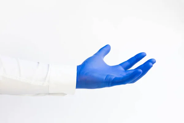 Orvos Kék Latex Kesztyűt Visel Nyitott Kéz Fehér Háttér Fénymásolási — Stock Fotó