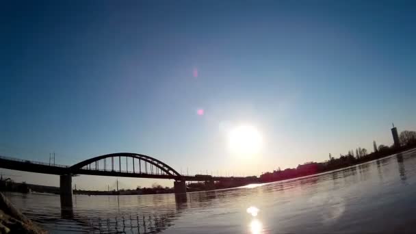 Brug en rivier time-lapse — Stockvideo