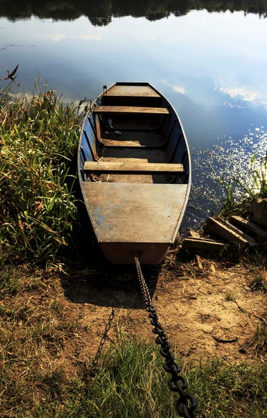 Boot auf dem See — Stockfoto