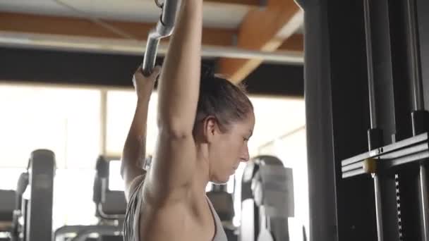 Beautiful Young Woman Sports Shorts Gray Tank Top Engaged Fitness — Stock Video