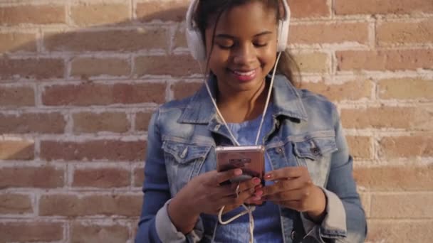 Portrait Young African American Woman Headphones Listening Music Singing Dancing — Stock Video