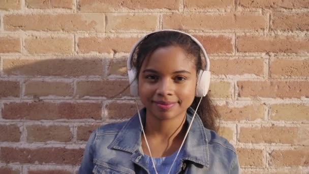 Portrait Young African American Woman Headphones Listening Music Brick Wall — Stock Video