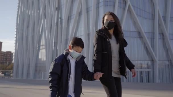 Single Mother Walks City Her Son Wearing Mask Because Covid — Stock Video