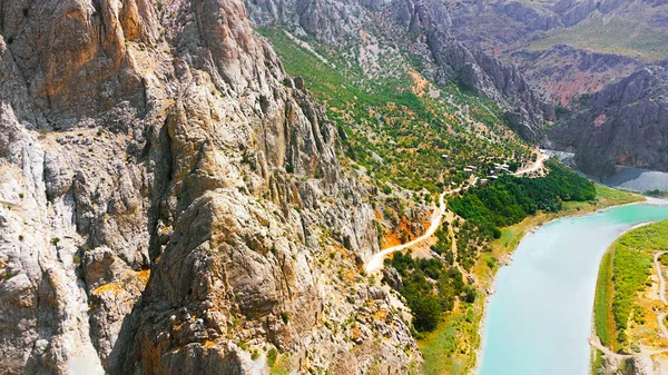 Huge steep cliffs, a canyon on the Euphrates River, Dramatic geological wonder. Beautiful background and unusual landscape, Dron Shoot — Stock Photo, Image