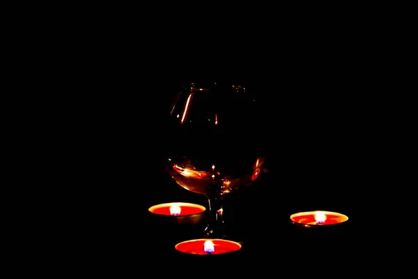 Ένα Ποτήρι Κόκκινο Κρασί Σκούρο Φόντο — Φωτογραφία Αρχείου