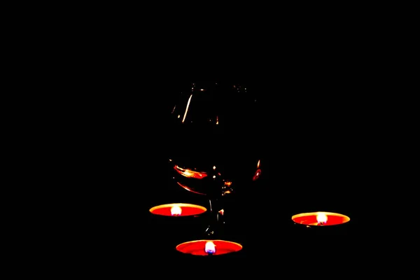 어두운 배경에서 촛불을 — 스톡 사진