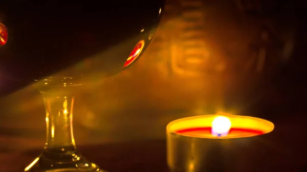 Ceremonia Del Sobre Fondo Oscuro Con Velas Encendidas Imágenes De Stock Sin Royalties Gratis