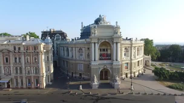 Odessa Opera Binası'nın havadan görünümü. Ukrayna — Stok video