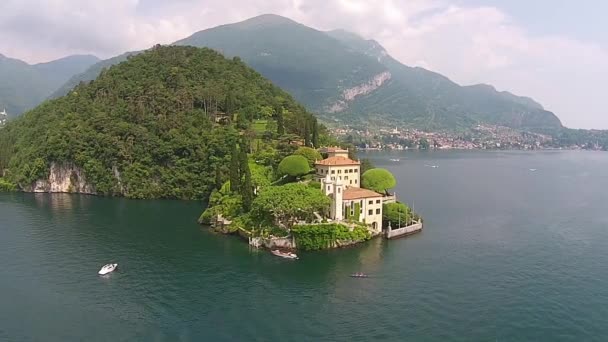 バルビアネッロ邸 Vezio 城の城とコモ湖の空中写真. — ストック動画