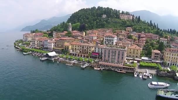 Aeriak kasaba Bellagio görüntüleyin. Como Gölü. Kuzey İtalya. — Stok video