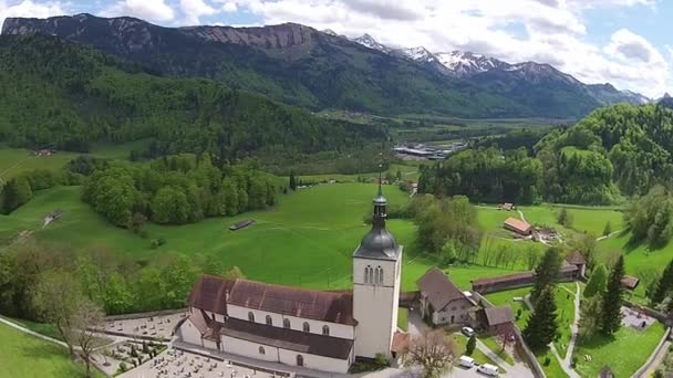 Luftaufnahme der Landschaft von Gruyeres. Schweiz — Stockvideo