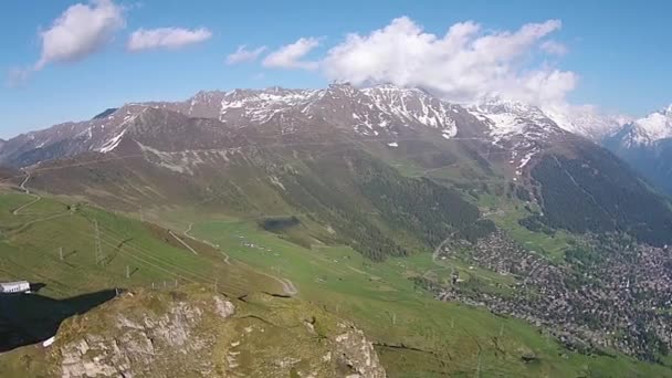 Detalhes da estância de esqui, Alpes suíços, Verbier, Suíça primavera — Vídeo de Stock