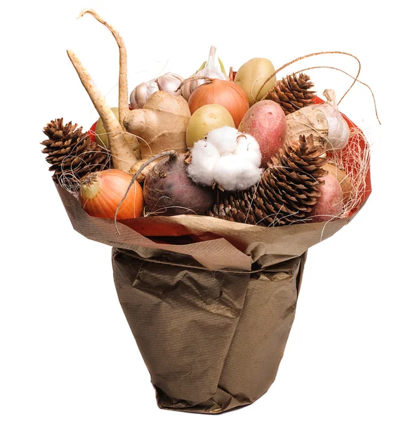 Het oorspronkelijke ongebruikelijke eetbare groente- en fruitsector boeket geïsoleerd — Stockfoto