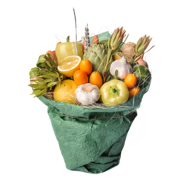 İzole özgün alışılmadık yenilebilir sebze ve meyve buketi — Stok fotoğraf