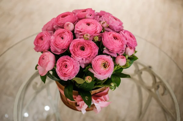 Perzisch buttercup bloemen ranunculus boeket roze — Stockfoto