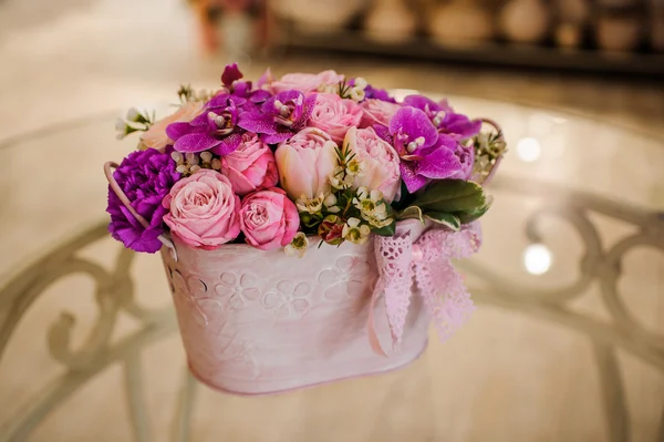 维莱特粉红色调色板玫瑰混合花束 — 图库照片
