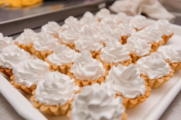 Cupcakes with cream on tray — Stock Photo, Image