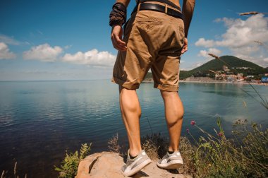 Adam Rock kenar ayakta