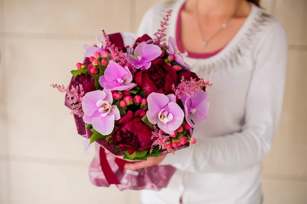 漂亮的粉红色花朵花束 — 图库照片