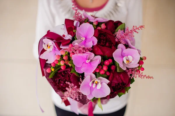漂亮的粉红色花朵花束 — 图库照片