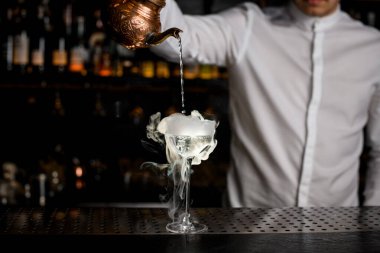 Beyaz kalın dumanlı güzel şeffaf cam manzarası