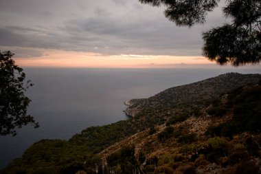 Türkiye 'nin muhteşem ufuk çizgisi, deniz ve dağ manzarası