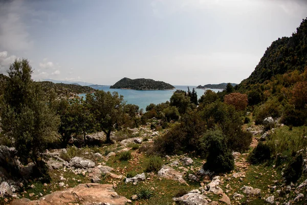 Bella vista dalla montagna alla baia del Mar Mediterraneo — Foto Stock