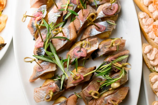 Top view of pieces herring served with onions and decorated by rosemary — Stock Photo, Image