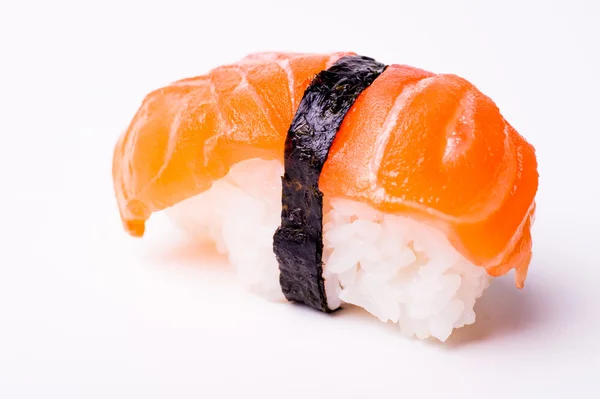 Lazac sushi nori elszigetelt fehér background — Stock Fotó