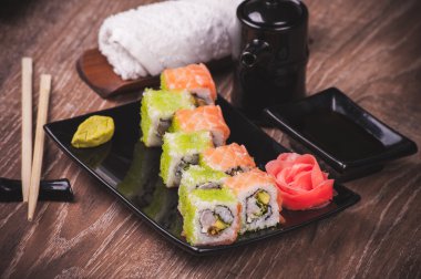 pranw ve somon suşi roll