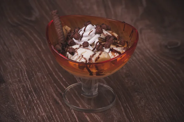 Kakao ile çikolata ve muz tatlısı — Stok fotoğraf
