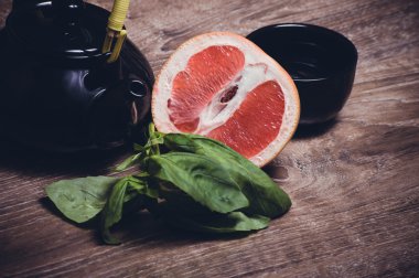 Greyfurt ve fesleğen çay Kupası'nda görev yaptı. 