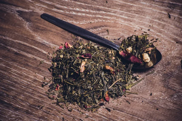 Teh herbal dengan bunga kering — Stok Foto