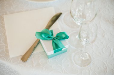 Masada yeşil fiyonklu kutusu 