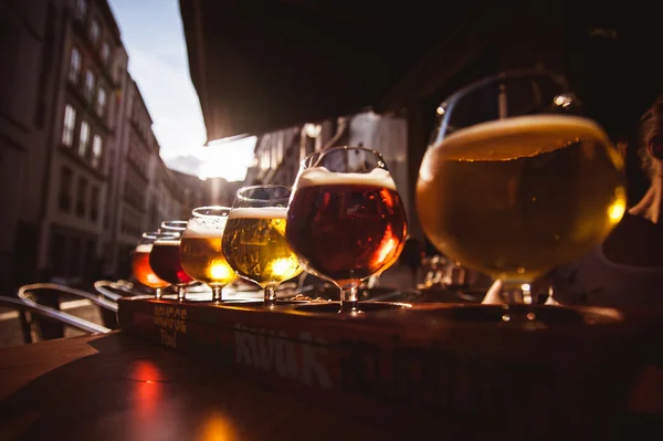 Voo de seis cervejas para prova — Fotografia de Stock