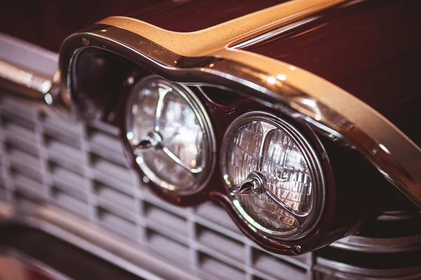 Detalhe de cor no farol de um carro vintage — Fotografia de Stock